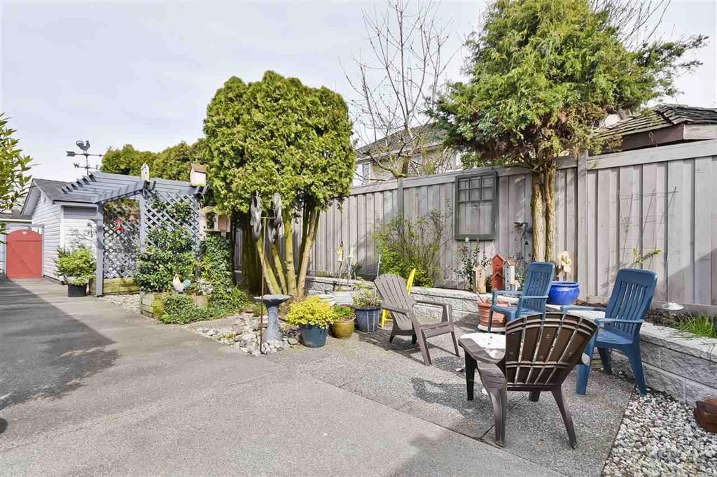 4598 London Crescent - Photo 3 of 17