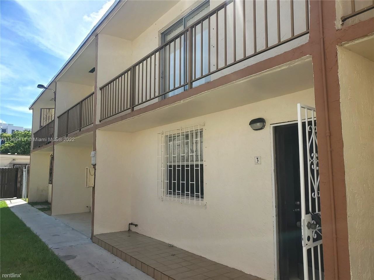 311 Sw 110th Ave #H3 - Photo 3 of 10