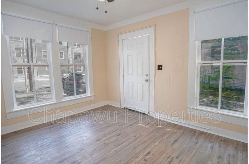 111 S Olive St #A - Photo 4 of 8