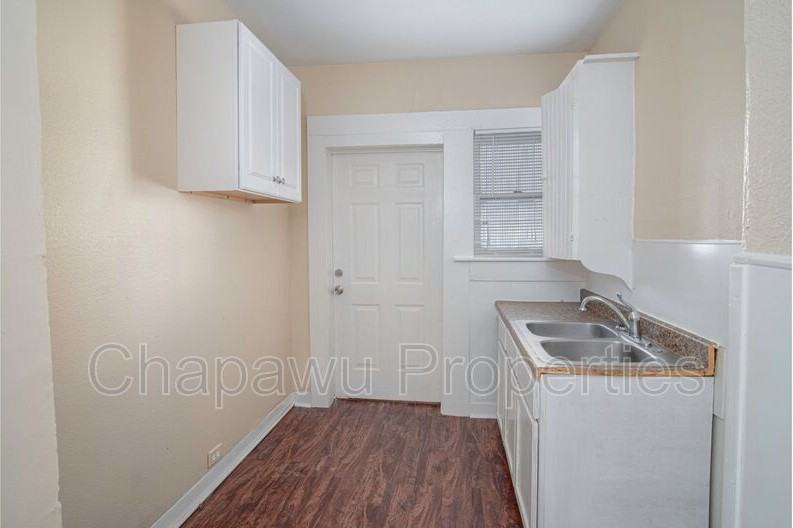 111 S Olive St #A - Photo 5 of 8