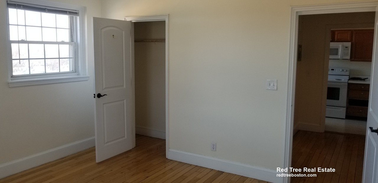 550 Belmont St #34 - Photo 4 of 12