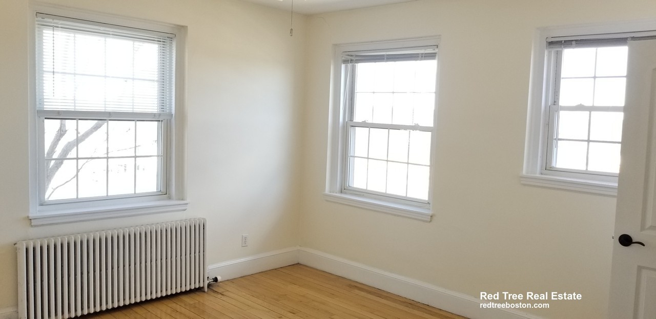 550 Belmont St #34 - Photo 5 of 12