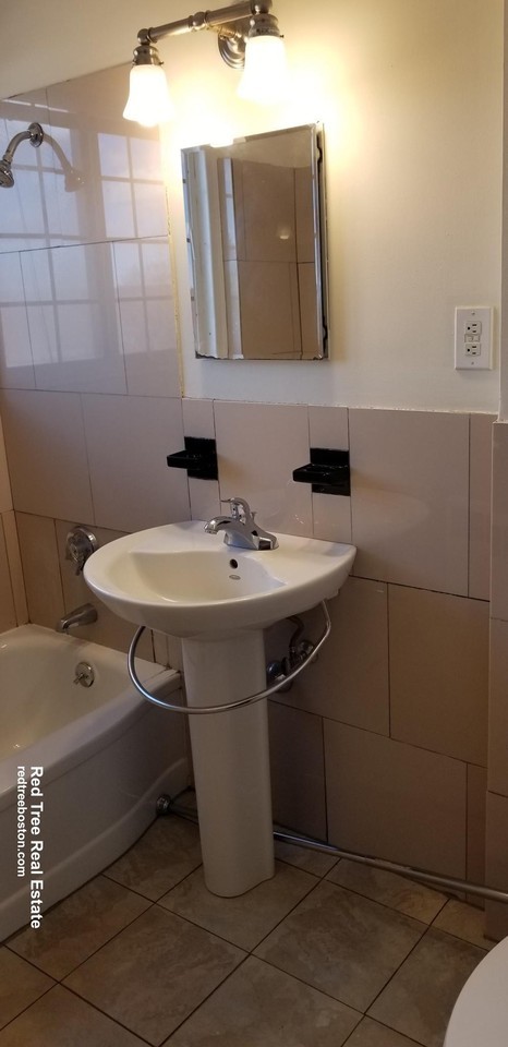 550 Belmont St #34 - Photo 6 of 12