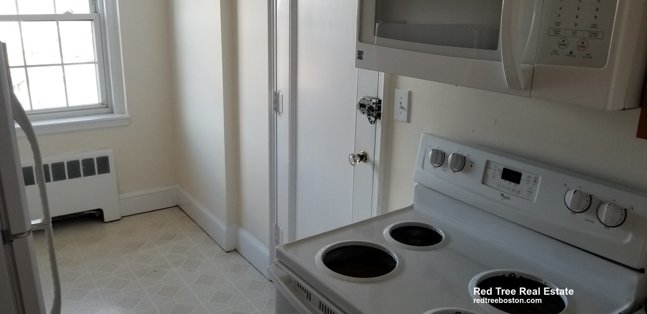 550 Belmont St #34 - Photo 7 of 12