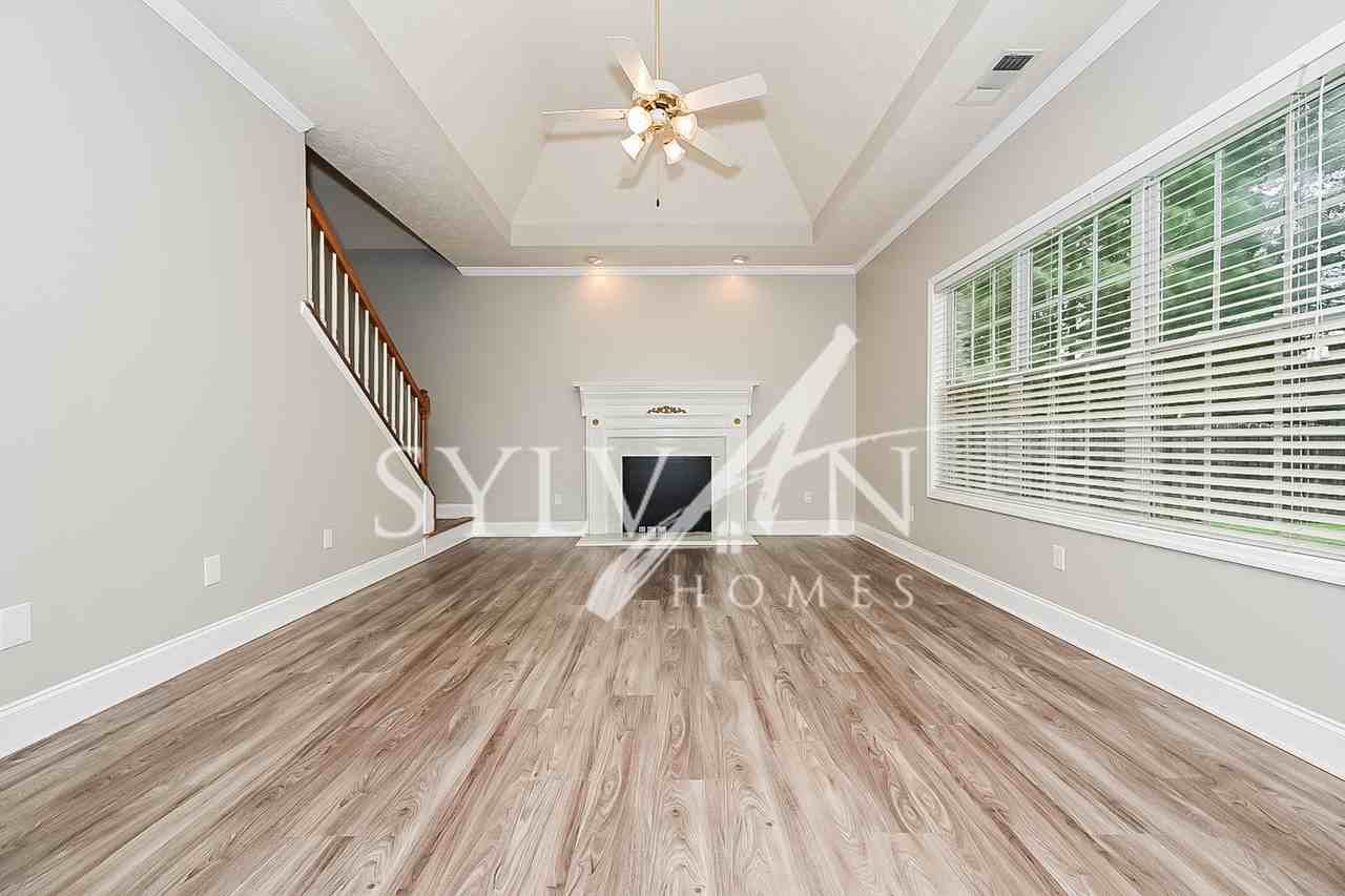 325 Arbor Ridge Pkwy - Photo 2 of 15