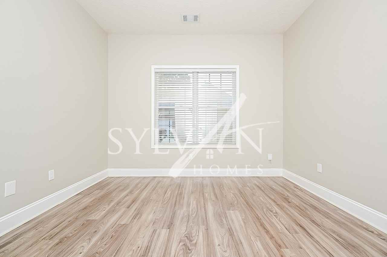 325 Arbor Ridge Pkwy - Photo 3 of 15