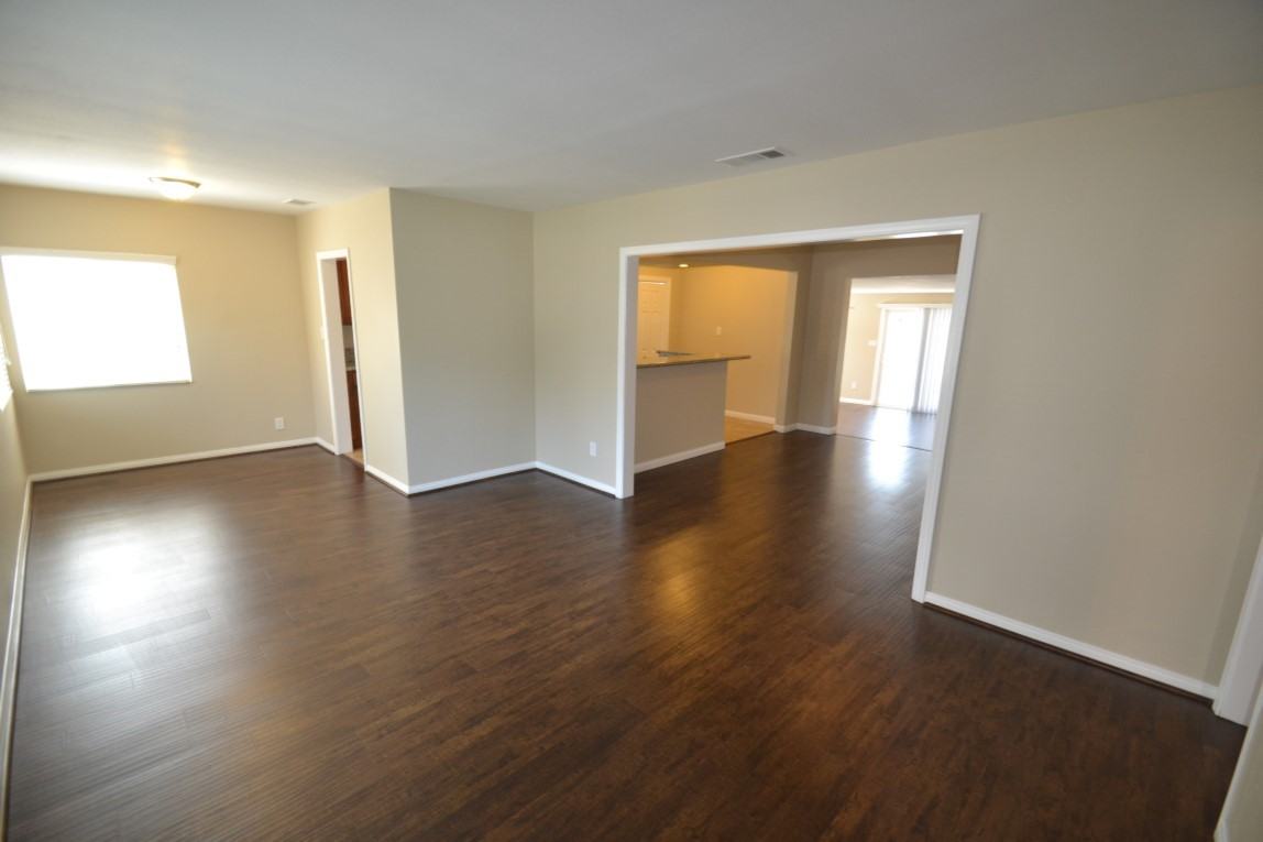 1303 E Mobeck St - Photo 2 of 11