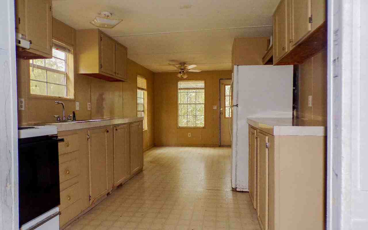 373 Nw Park Dr - Photo 3 of 11