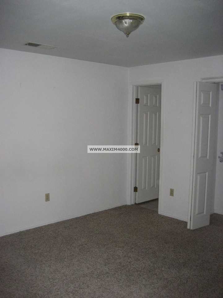 1716 Dolores St - Photo 3 of 6