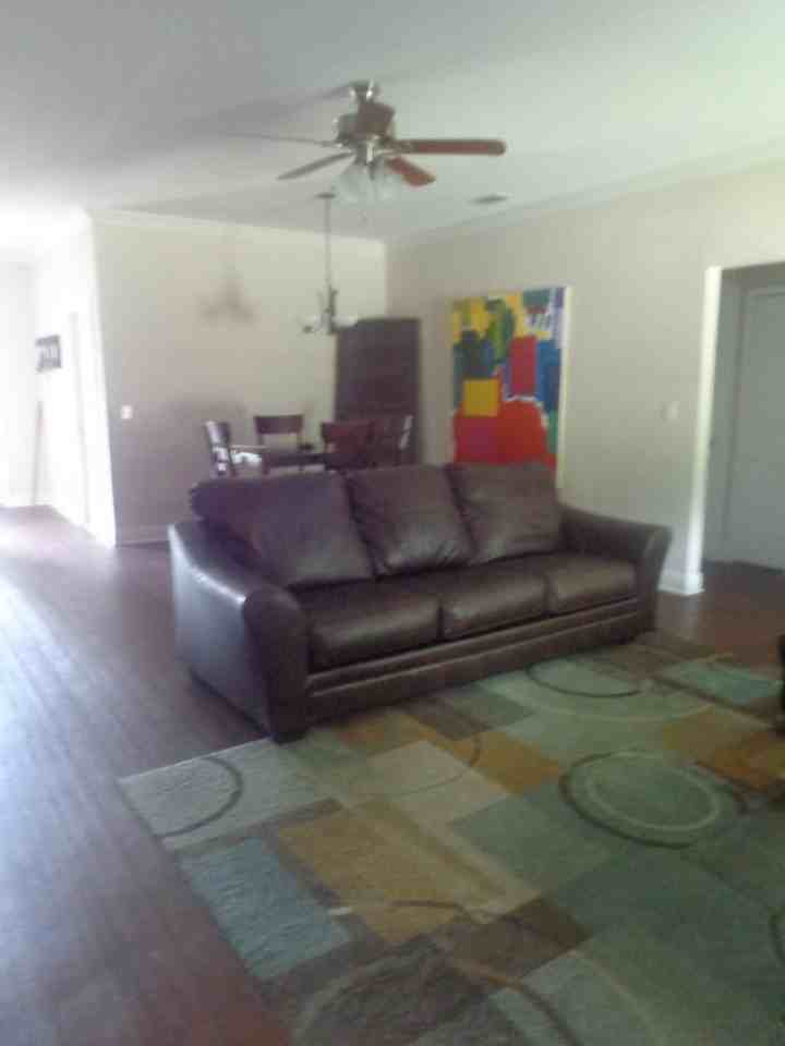 2204 NW 52 Pl - Photo 3 of 12