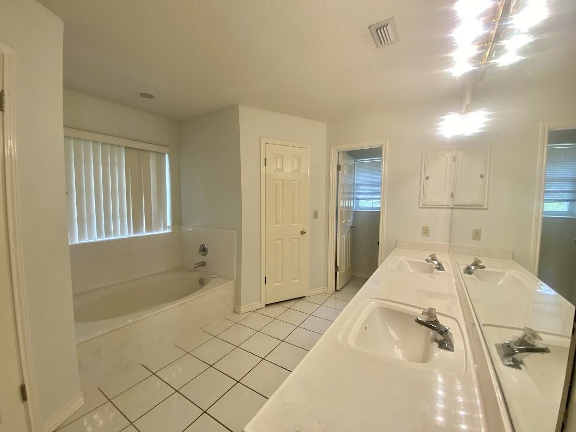 2509 Thunderbird Avenue - Photo 3 of 5