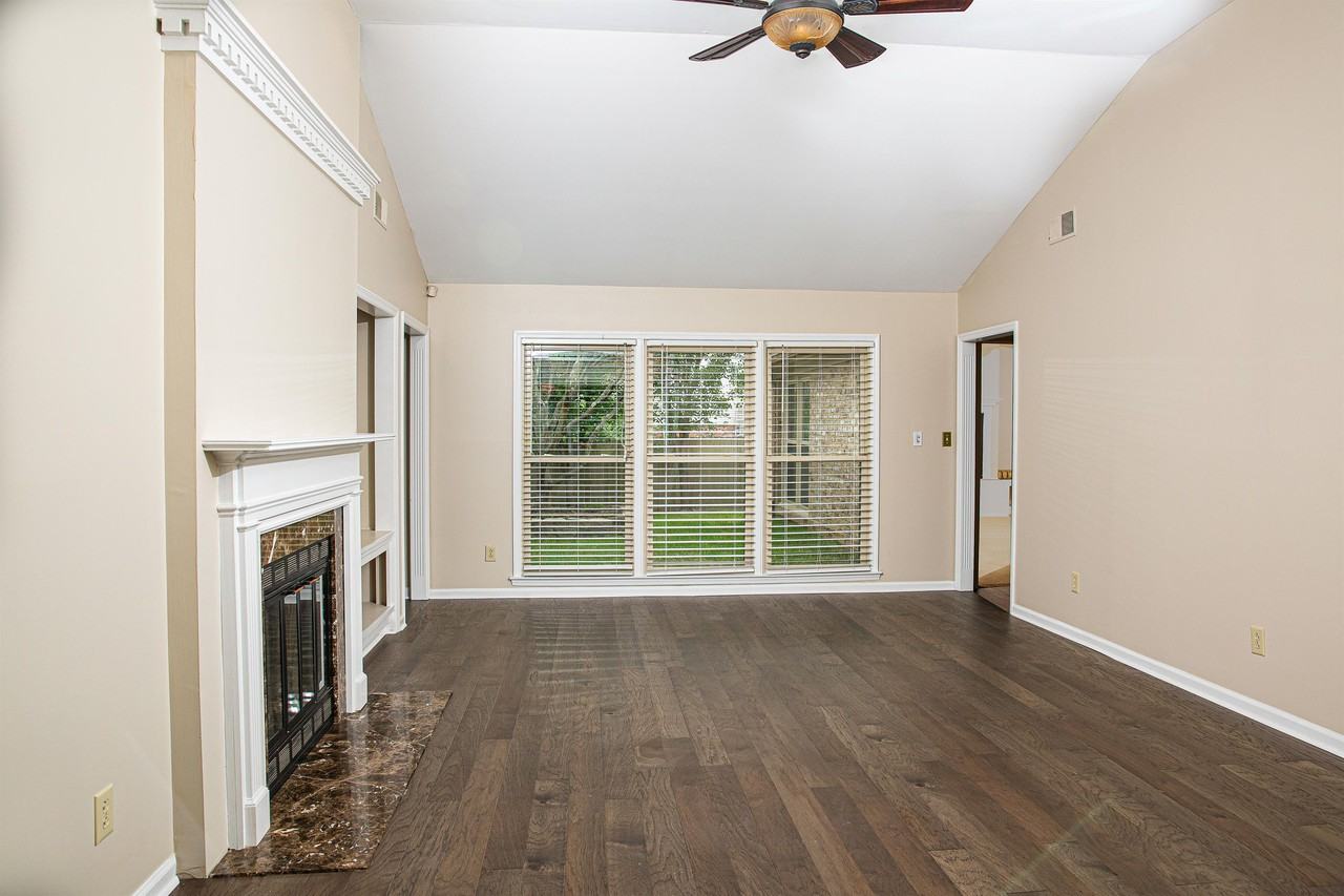 4661 Saron Dr #1 - Photo 5 of 21