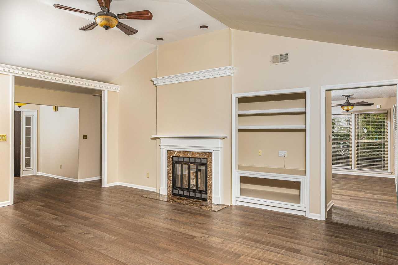 4661 Saron Dr #1 - Photo 6 of 21