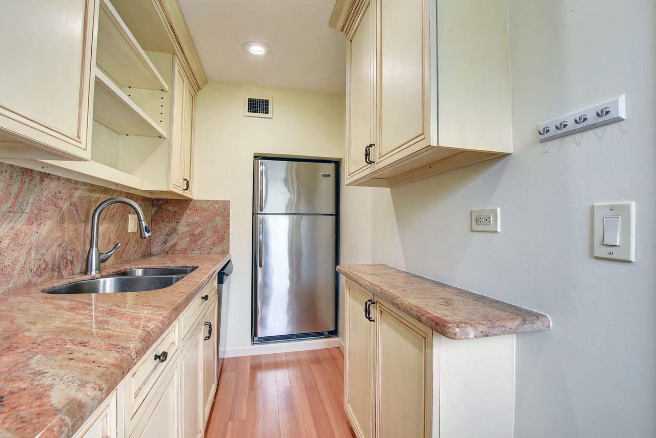 414 Seasage Dr #414 - Photo 2 of 8