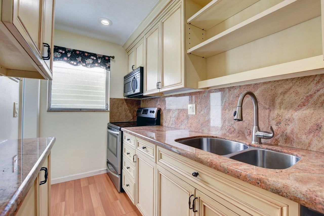 414 Seasage Dr #414 - Photo 3 of 8