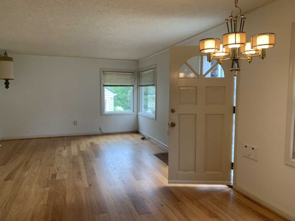 7705 Southeast Hawthorne Boulevard - Photo 3 of 26