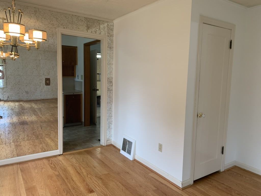 7705 Southeast Hawthorne Boulevard - Photo 2 of 26