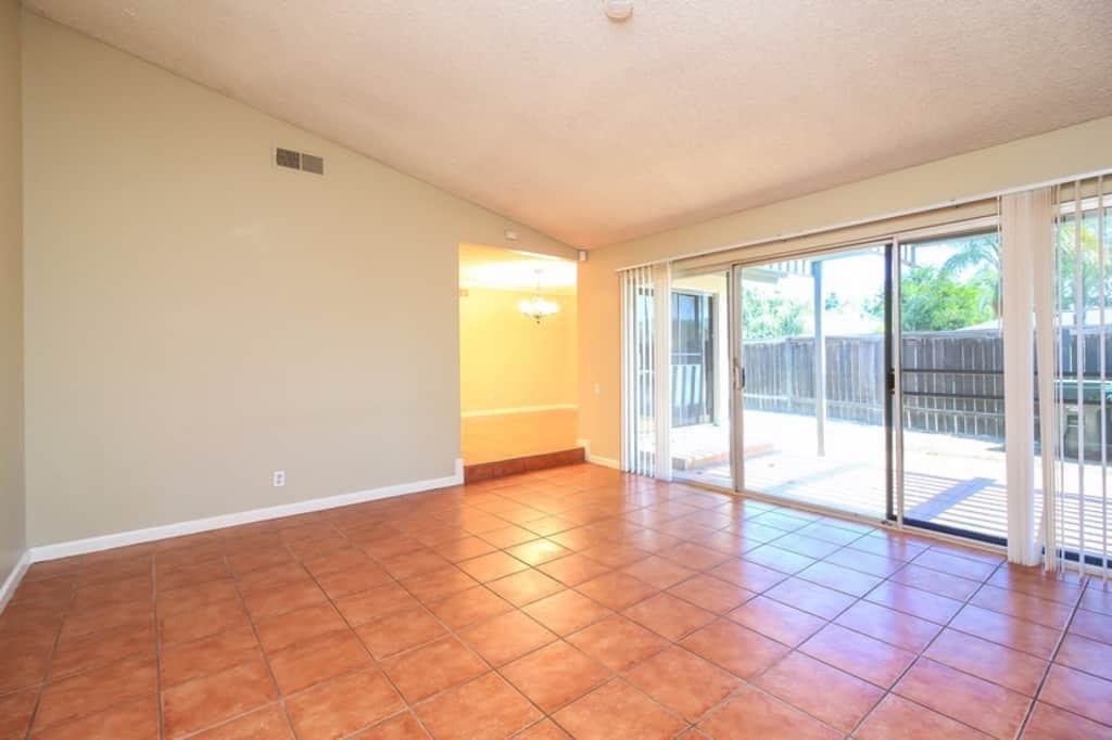 2139 Woodglen Pl - Photo 2 of 12