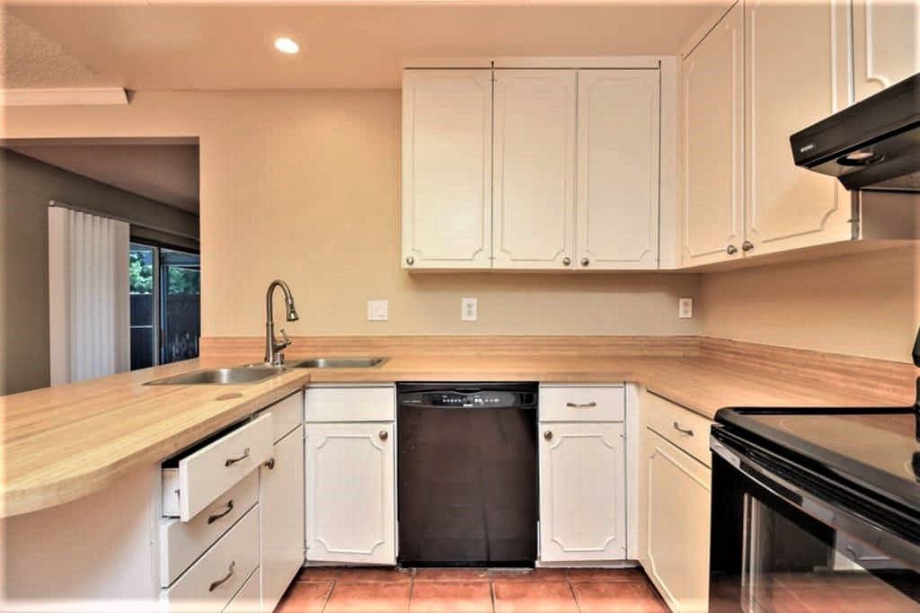 2139 Woodglen Pl - Photo 3 of 12