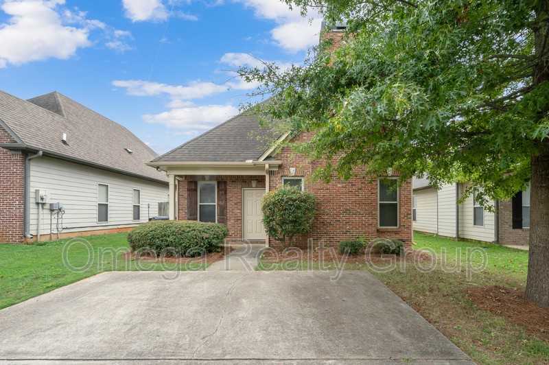 2107 Adkins Pl - Photo 2 of 33