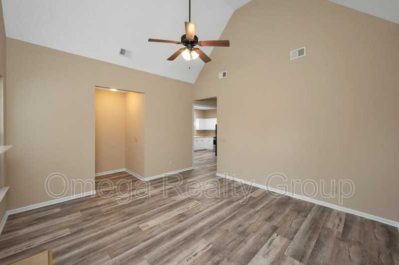 2107 Adkins Pl - Photo 7 of 33