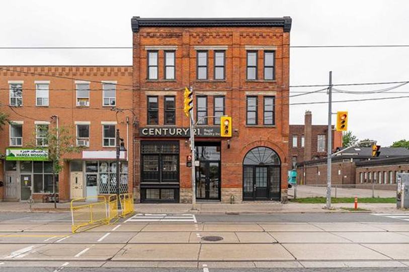 Toronto's Trendy Queen Street West Is Filling With Empty Storefronts -  Better Dwelling