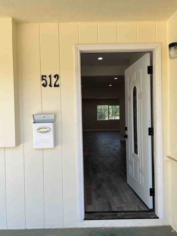 512 Lazard Street - Photo 2 of 17