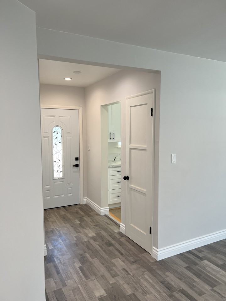 512 Lazard Street - Photo 3 of 17