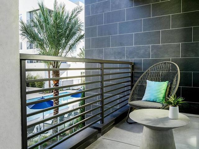 615 E Carson St - Photo 4 of 35