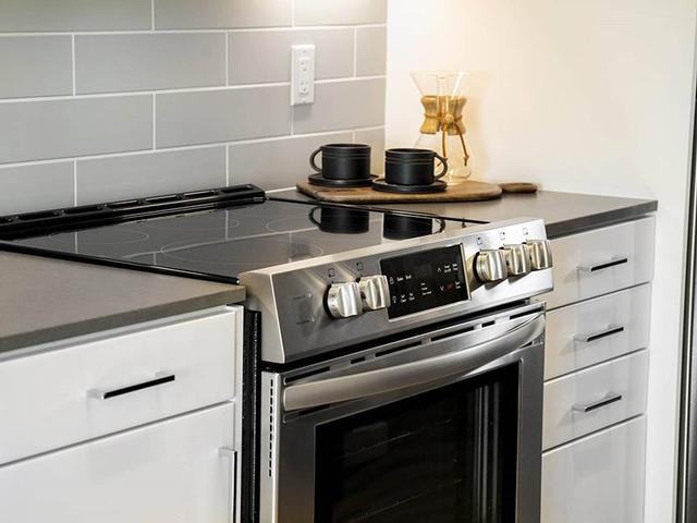 615 E Carson St - Photo 4 of 35