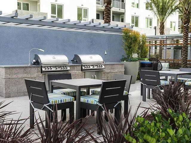 615 E Carson St - Photo 2 of 35