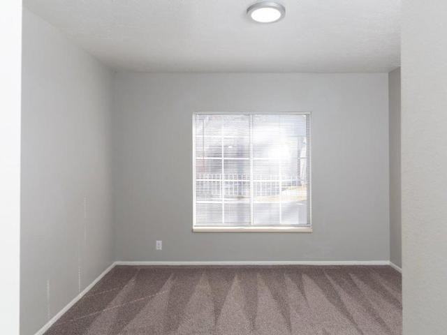 2030 S Main St - Photo 6 of 22