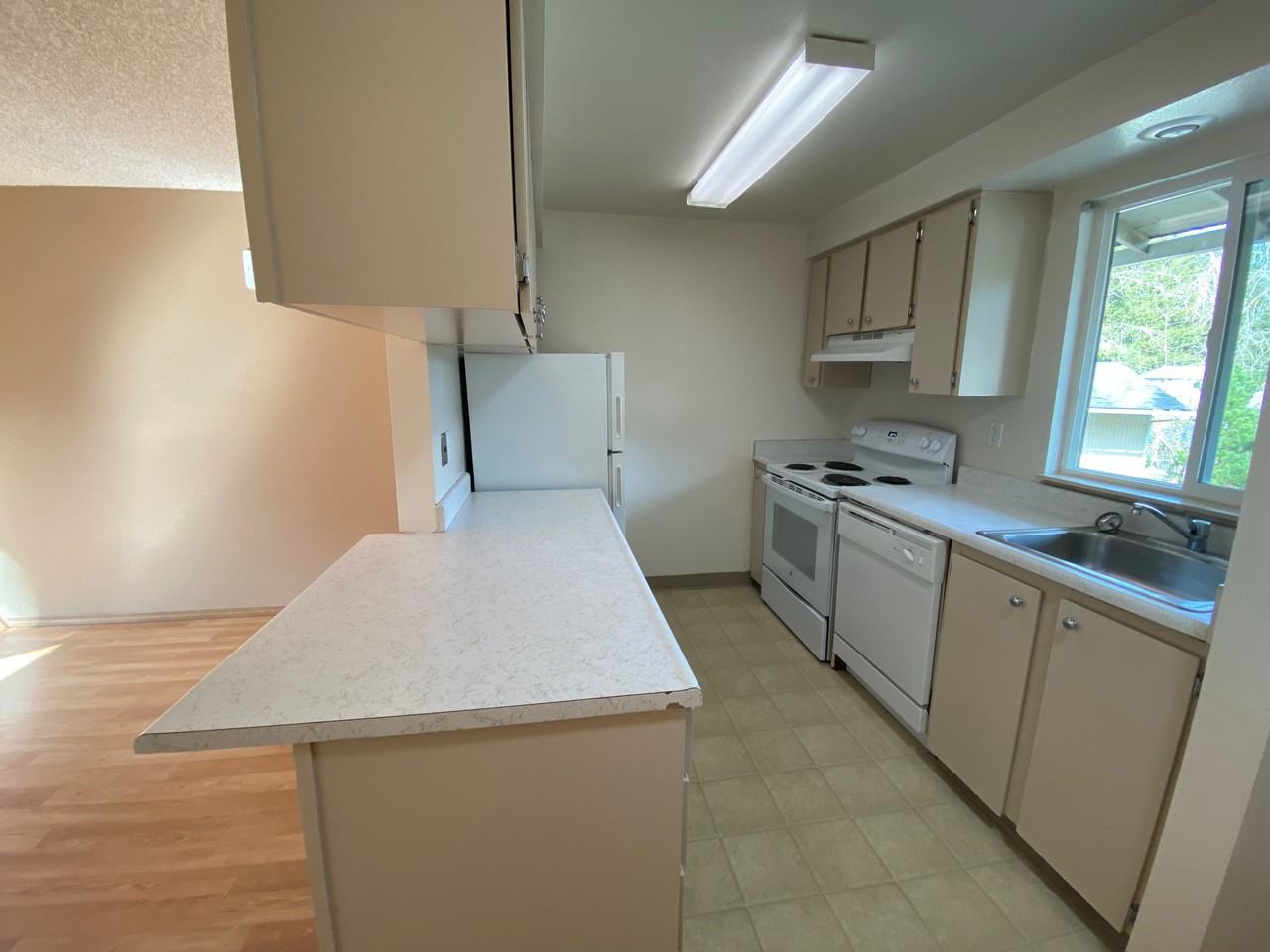 3375 Ratcliff Ln Se #3375 - Photo 3 of 11