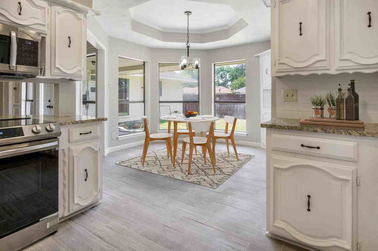 Spacious Richland Park Estates home with backyard and patio - Photo 7 of 25