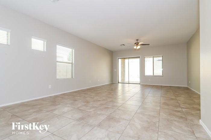 19442 W Adams St - Photo 3 of 15