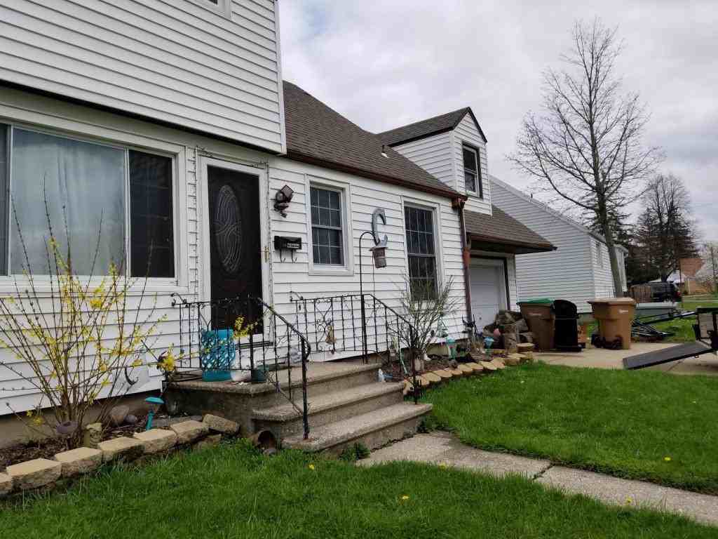 758 S Huth Rd - Photo 2 of 32