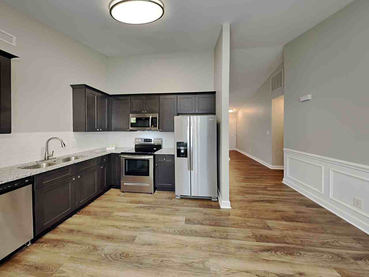 4729 Adamshire Ave - Photo 2 of 8