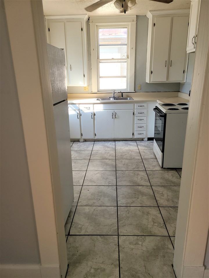 316 S 9th St - Photo 2 of 10