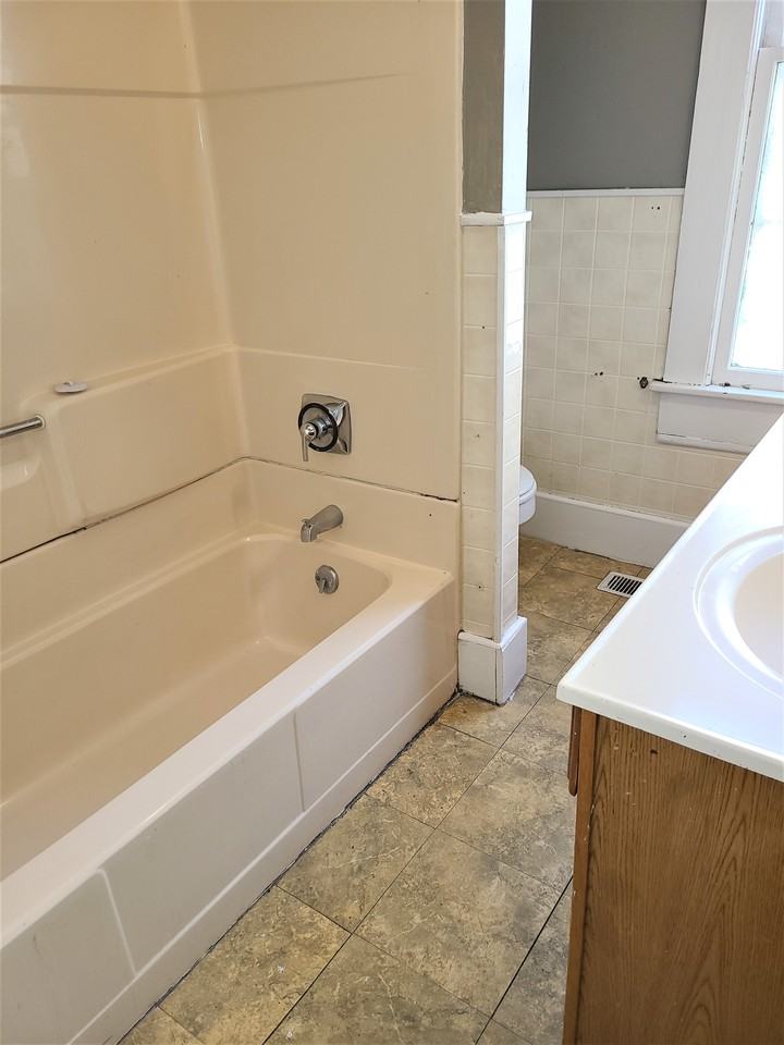 316 S 9th St - Photo 3 of 10