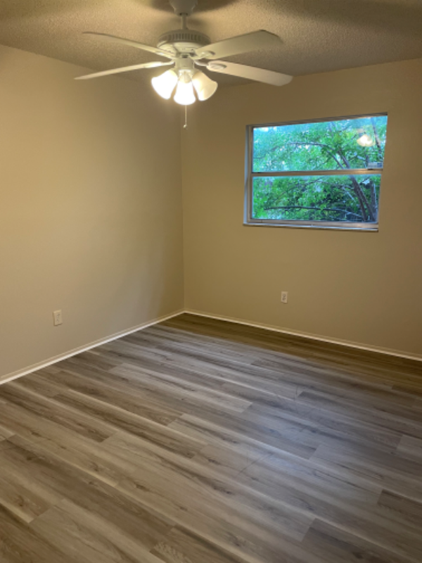 2865 Green Acres Ave - Photo 3 of 5