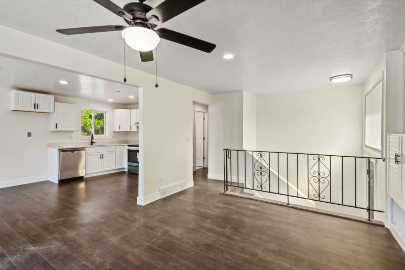 81 E Benson Way - Photo 3 of 12