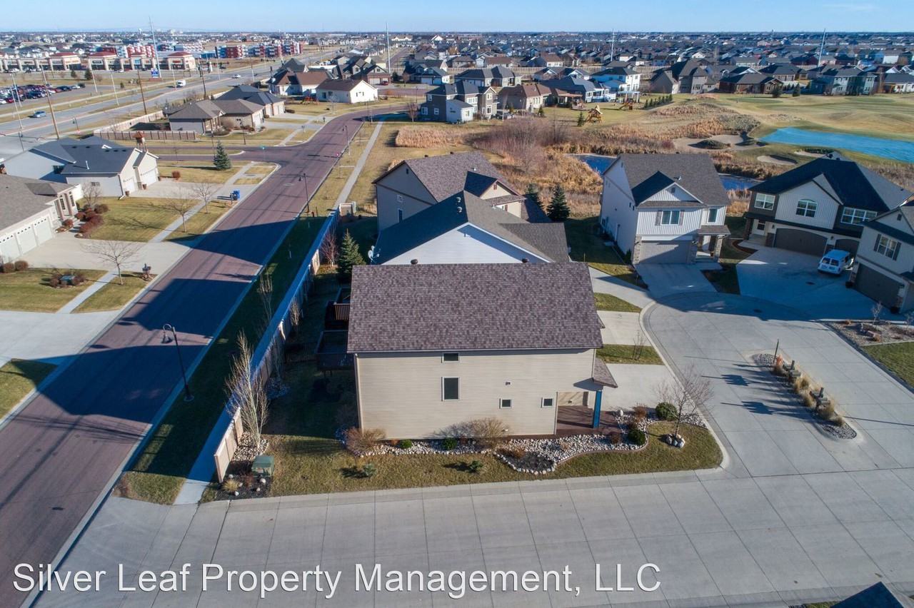 4106 Clubhouse Dr S - Photo 3 of 21