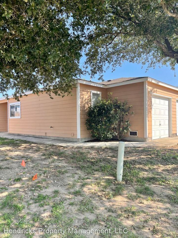 15407-15409 Kamary Lane - Photo 2 of 14