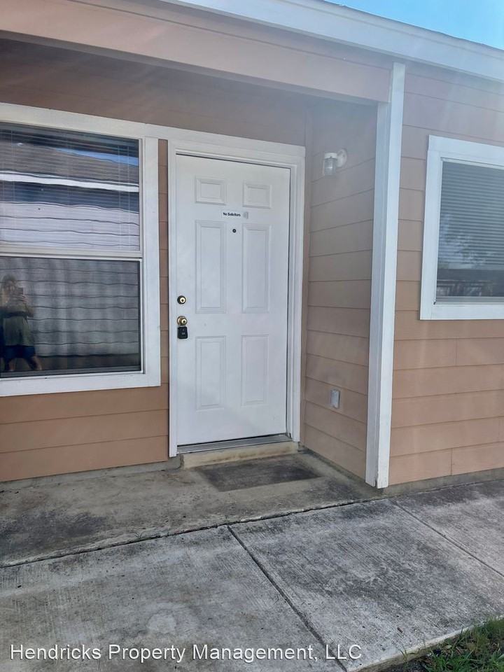 15407-15409 Kamary Lane - Photo 3 of 14