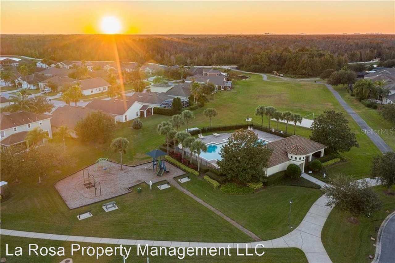 2926 White Cedar Cir - Photo 2 of 36