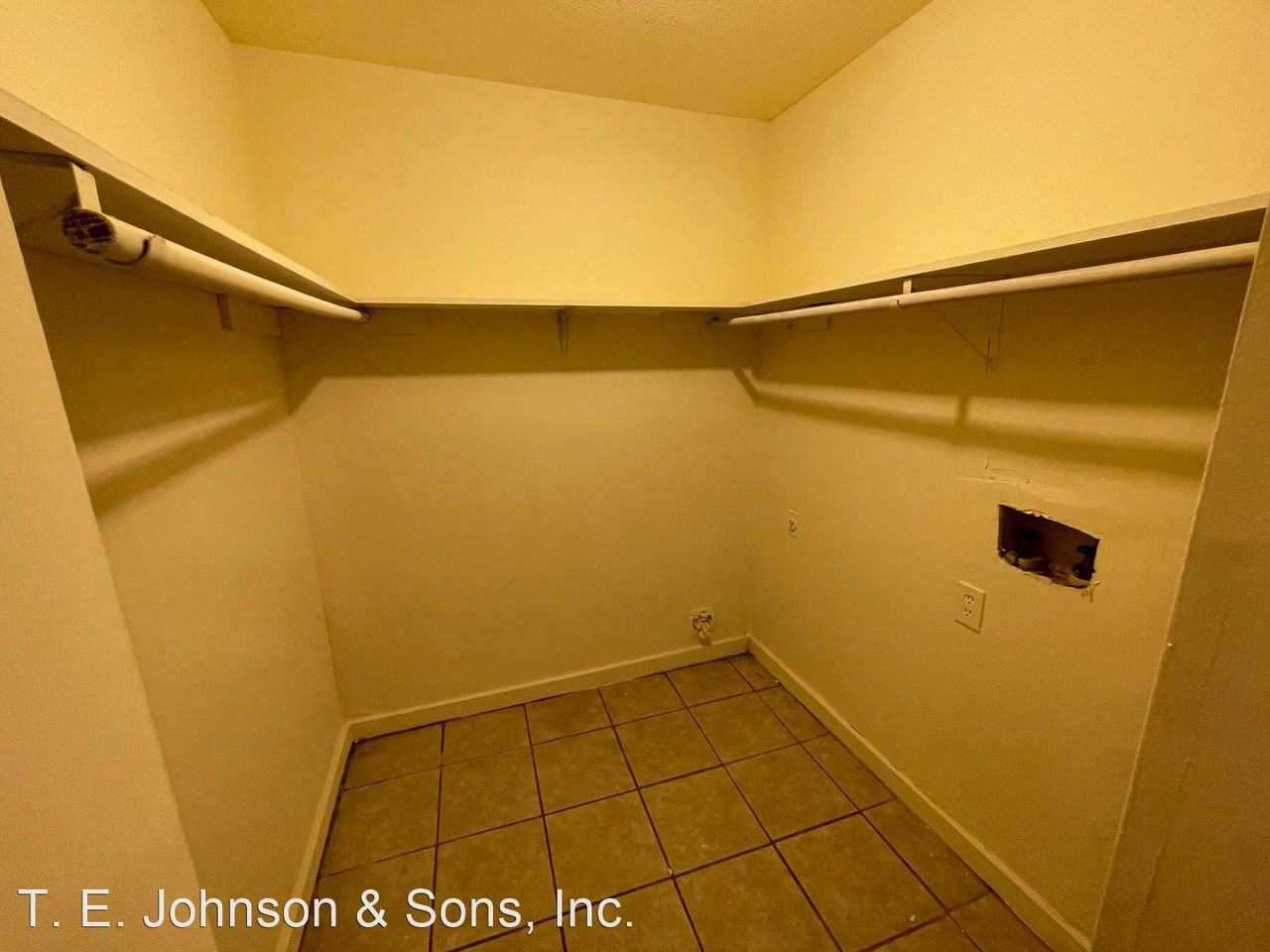 1508 Oakshire Ct - Photo 3 of 6
