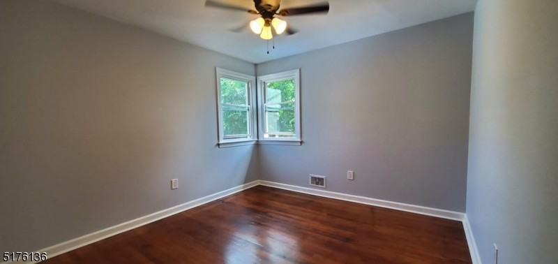 636 Willow Ave - Photo 3 of 12