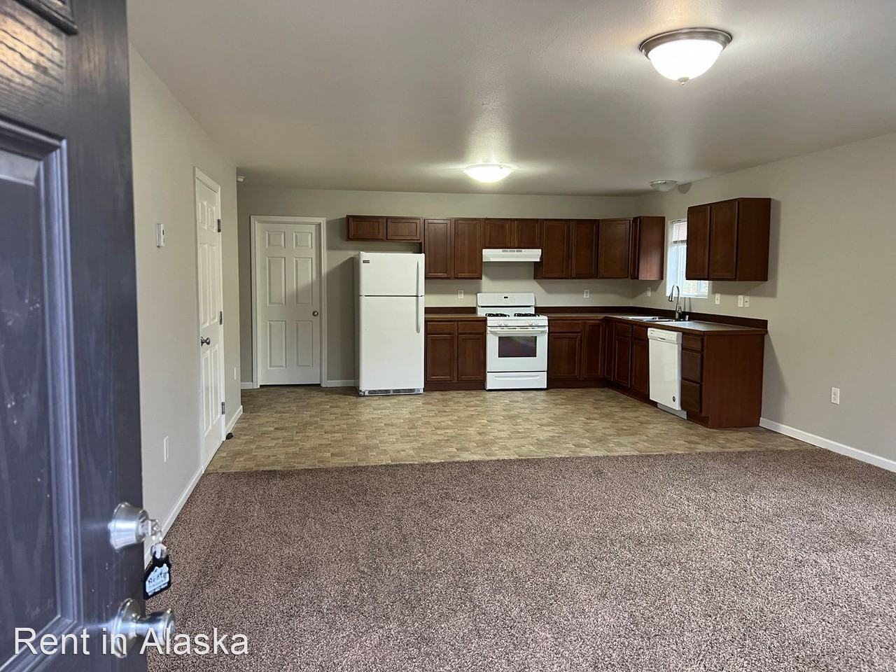 5560-5566 E Wolverine Ave - Photo 2 of 8