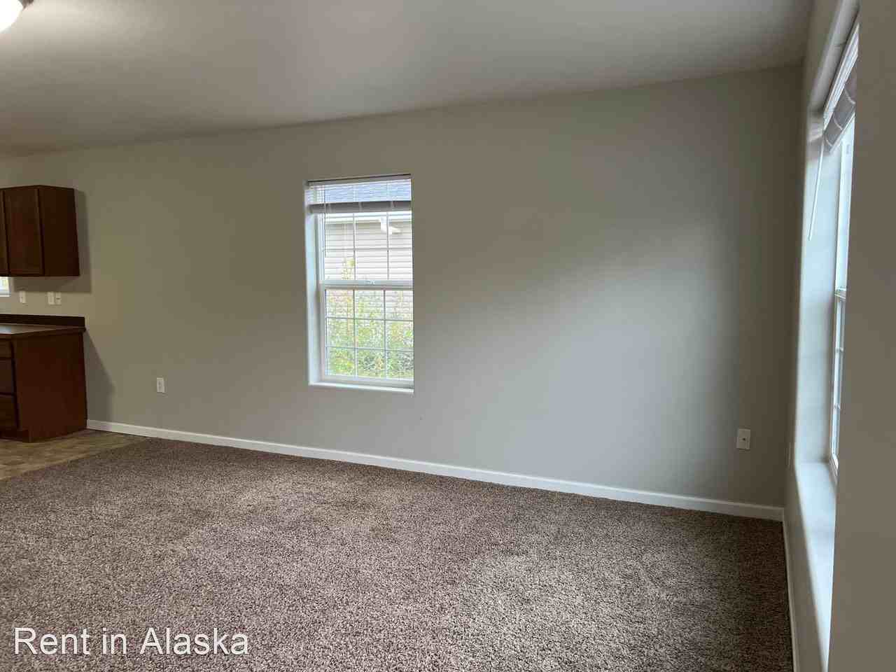 5560-5566 E Wolverine Ave - Photo 3 of 8