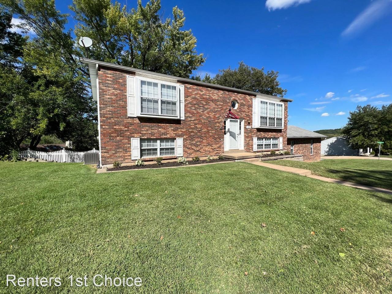 1729 Parkside Pl - Photo 2 of 26